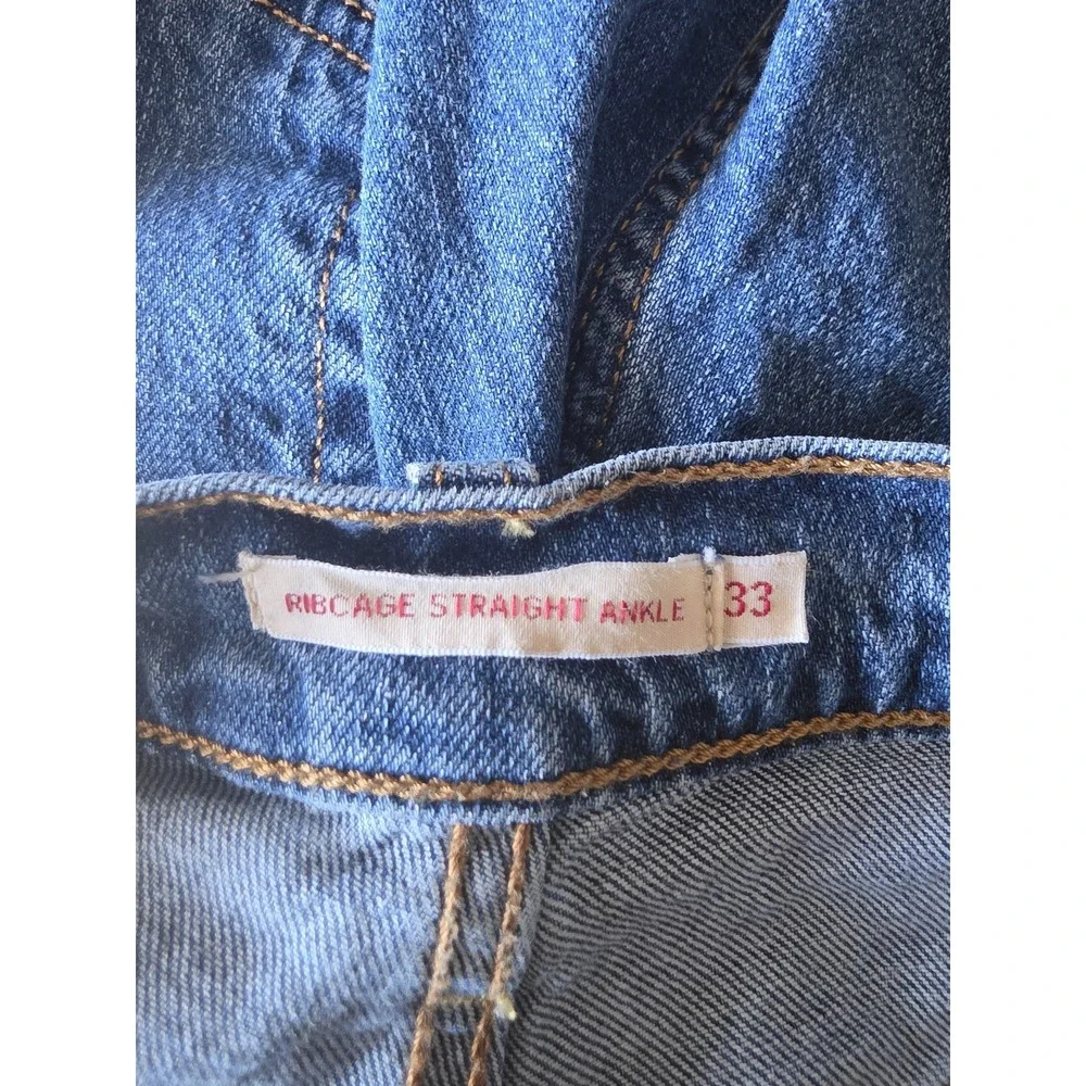 Levis these levi